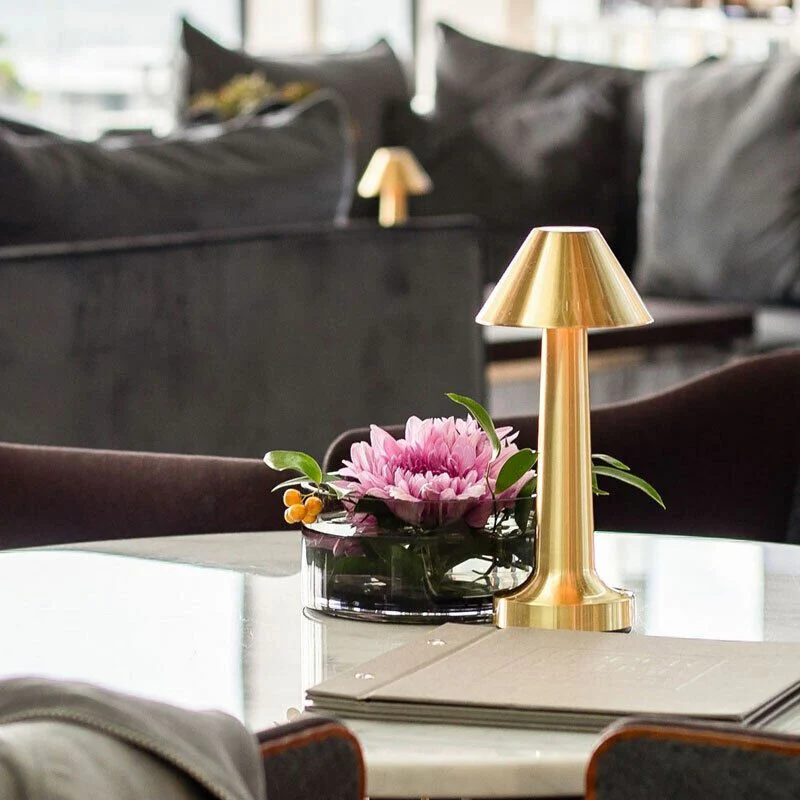 LumoBar – Dimbar uppladdningsbar bordslampa med LED-belysning för café och hem - Bild 4