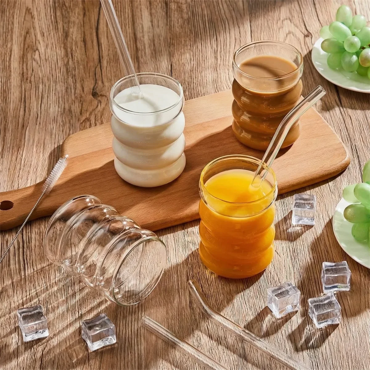 Elegant 4-delat set med glasmuggar - Genomskinliga räfflade dricksglas med sugrör för cocktails och frukt - Bild 3