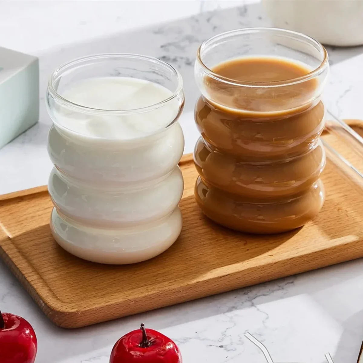 Elegant 4-delat set med glasmuggar - Genomskinliga räfflade dricksglas med sugrör för cocktails och frukt - Bild 4