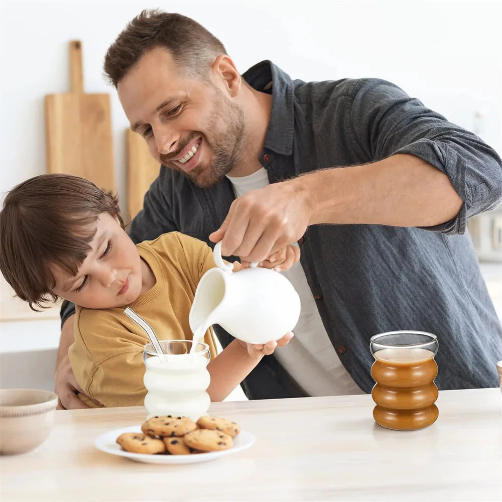 Elegant 4-delat set med glasmuggar - Genomskinliga räfflade dricksglas med sugrör för cocktails och frukt - Bild 5