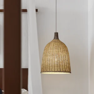 HatWicker – Elegant Kupollampa i Handflätad Rotting