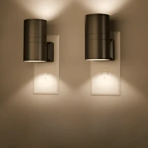 PillarCast - ModernDimbar Vägglampa för Utomhusbruk Med Plug-in Nattlampa