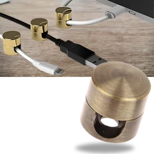 Universell kabel-organisering för skivbord